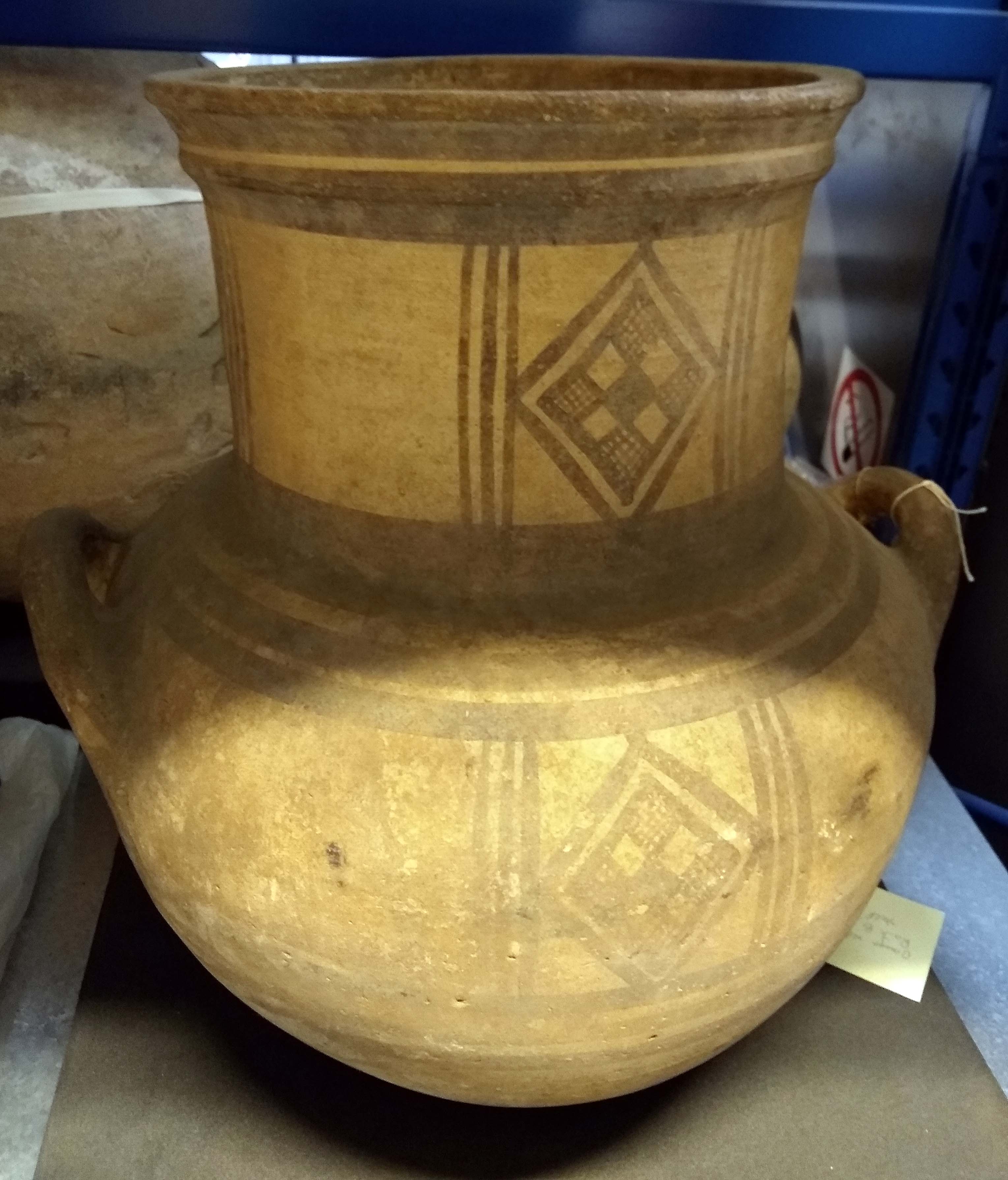 robertson amphora